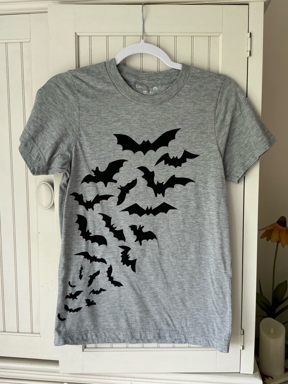 NWOT Halloween Flying Bats Short Sleeve T-Shirt 🦇
